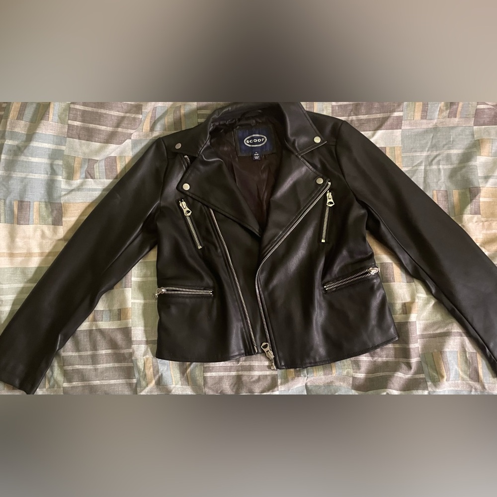 Scoop day leather moto jacket size medium.